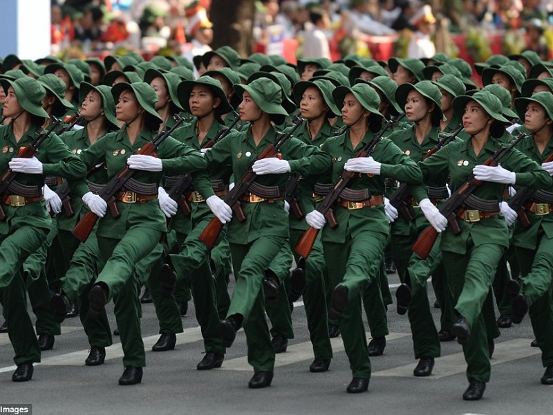 Выпускник киевского вуза переодел вьетнамскую армию