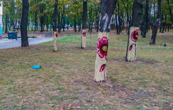 В Киеве на деревьях появились цветы (фото)