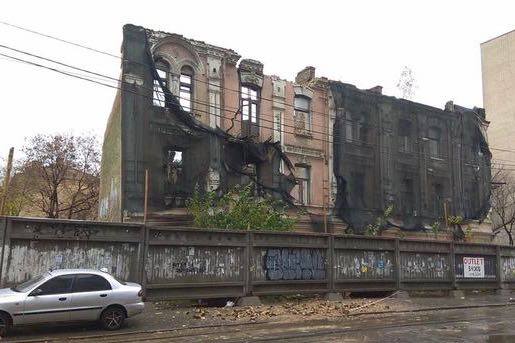 На Подоле разрушается памятник архитектуры