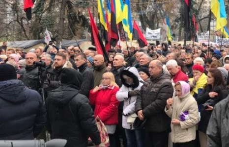 В центре Киева акция протеста развернулась с новой силой