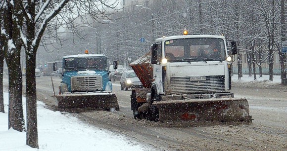 На дороги столицы вывели снегоуборочную технику