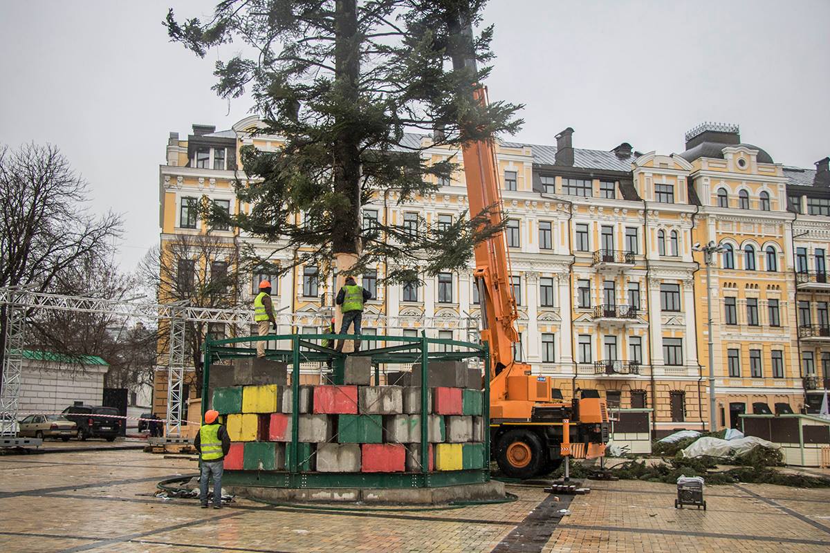 "Без слез не взглянешь": киевляне – о главной городской елке