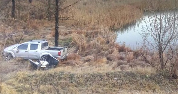 На трассе Киев-Чоп автомобилист застрял в болоте