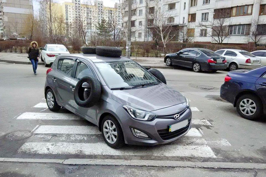 В Киеве провели облаву на героев парковки (видео)