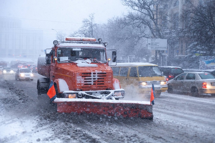 Снег в Киеве. Реакция соцсетей (фото)