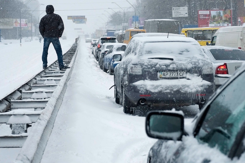 Из-за снегопада в Киеве транспортный коллапс