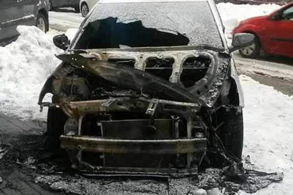 В Киеве сожгли автомобиль (фото)