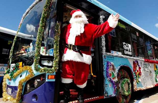 В Киеве пустили праздничный автобус