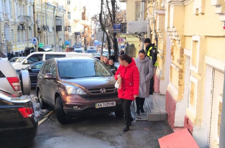 Героиня парковки заставила киевлян выстроиться в очередь