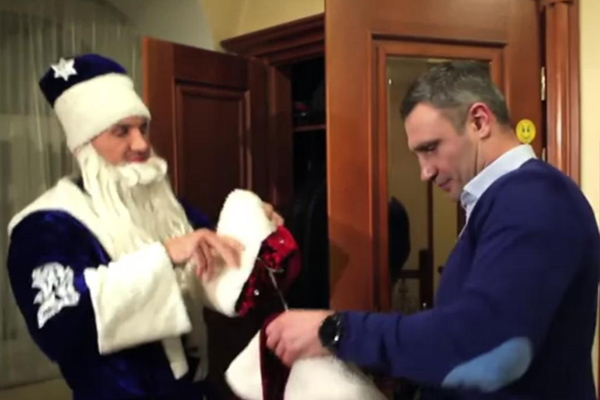 Мэр Киева с братом снялся в новогоднем видеоролике