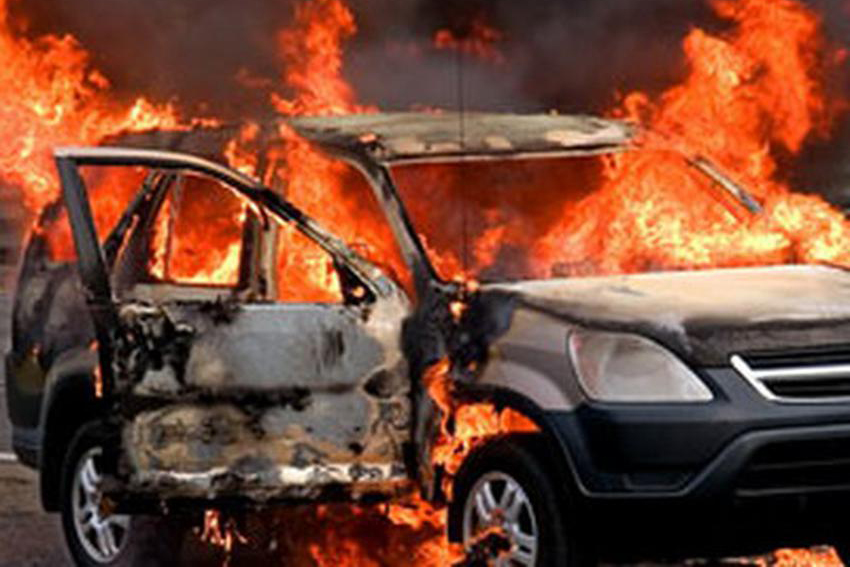 В Киеве сожгли полицейские автомобили