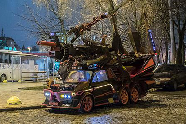 В Киев пригнали чудовище на колесах (фото)