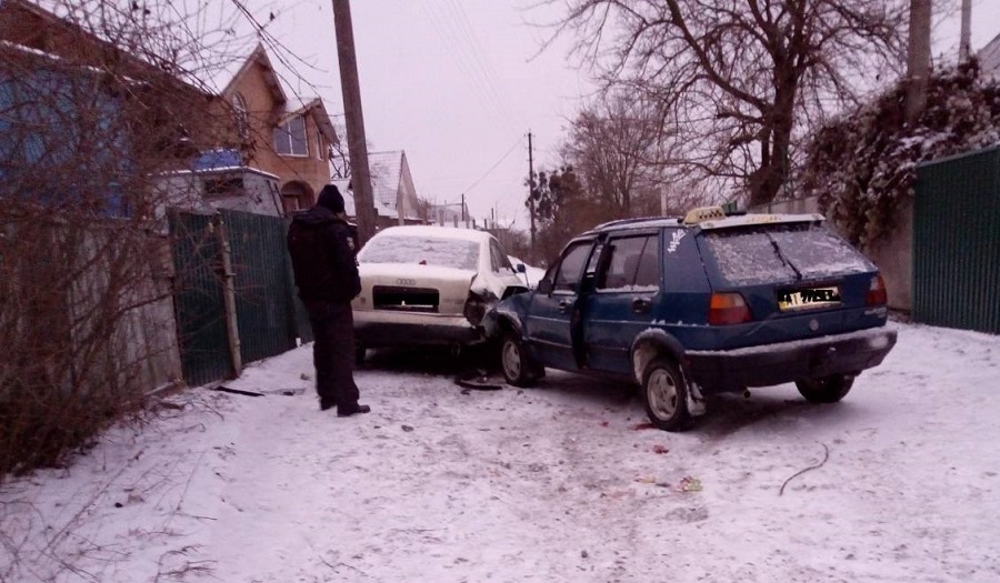 Под Киевом пьяница угнал машину и попал в ДТП