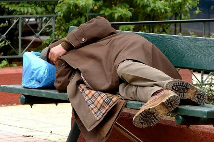Киевлян просят не выгонять бездомных из подъездов