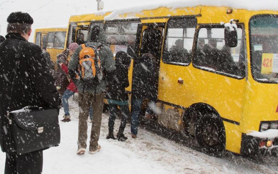 Киевлян призывают пересесть на общественный транспорт