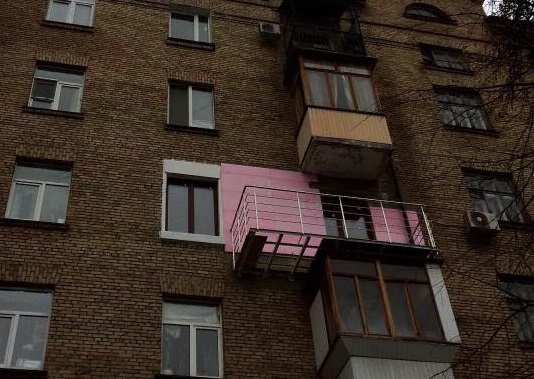 Домик принцессы: в Киеве строят очередной царь-балкон