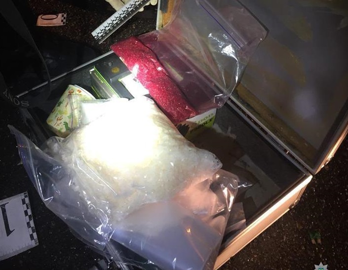 По Киеву разъезжал мужчина с чемоданом наркотиков