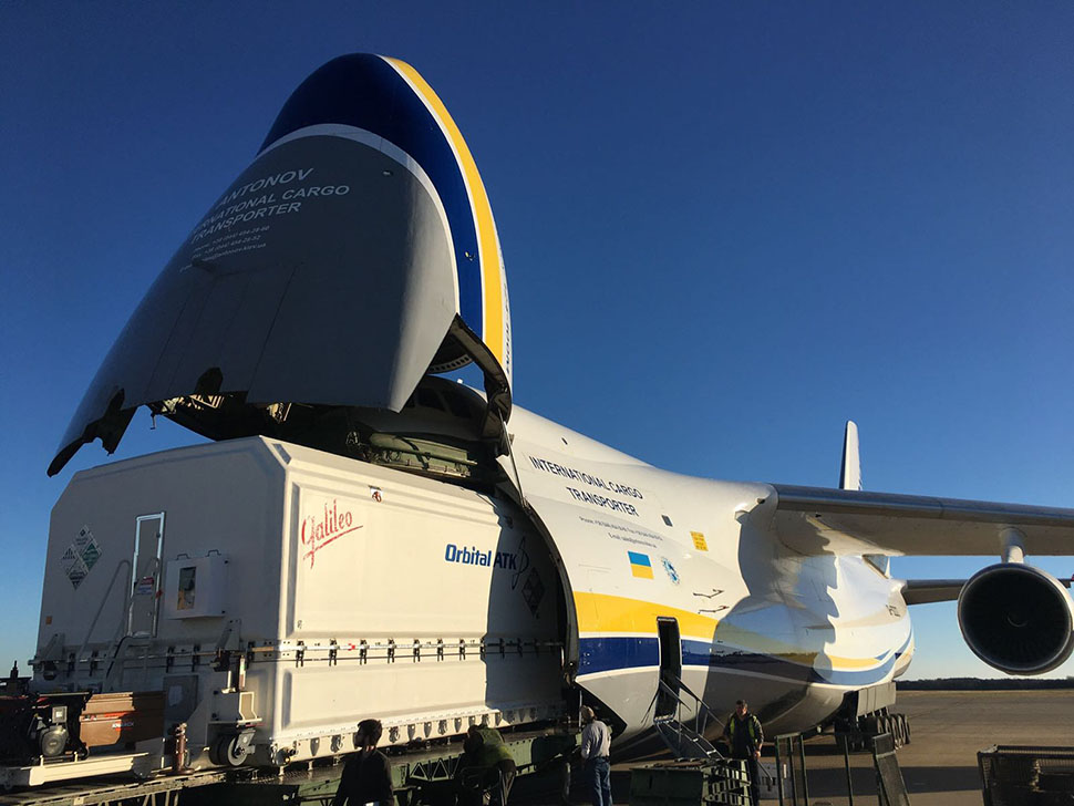 Украинский авиалайнер осуществил перевозку спутника