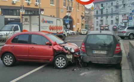 Пьяная киевлянка из-за sms попала в аварию
