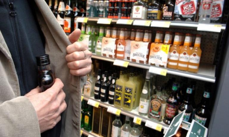 Опытный вор украл элитное спиртное из столичного супермаркета