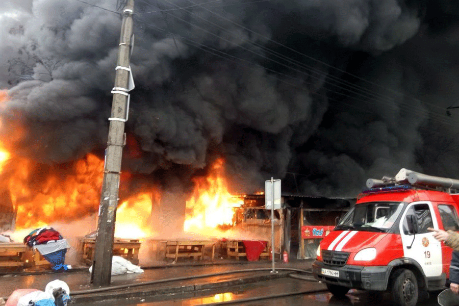 В Киеве горели склады