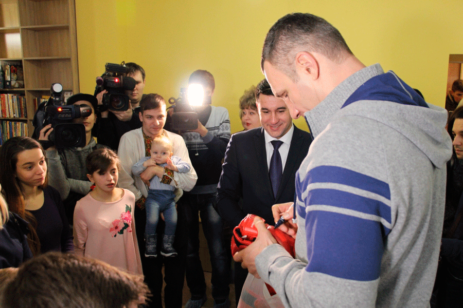 В Киеве более двух тысяч сирот