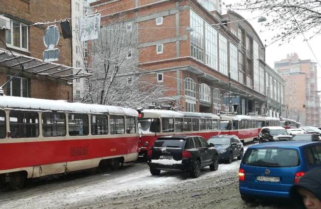 Из-за ДТП в Киеве стоят трамваи