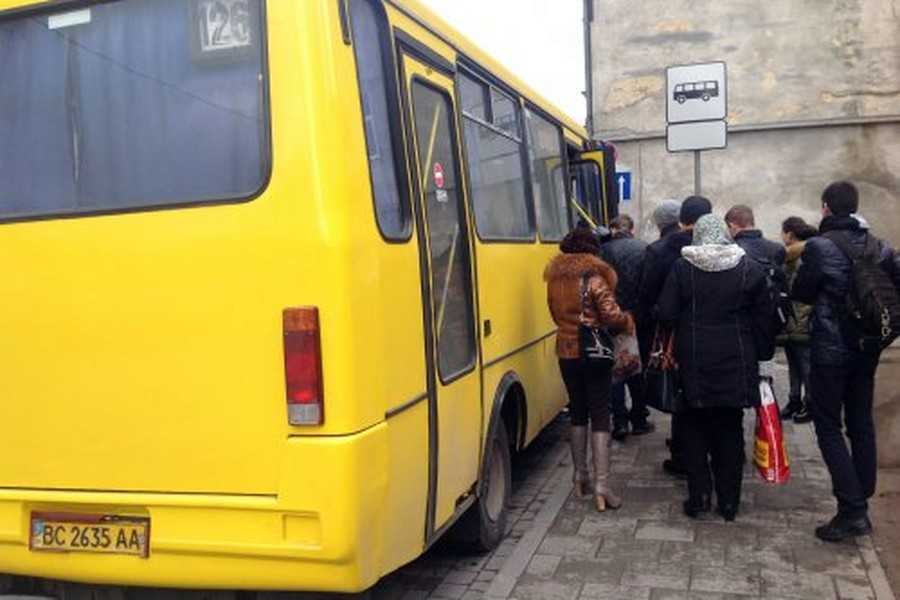Киевлян возят на неисправных автобусах