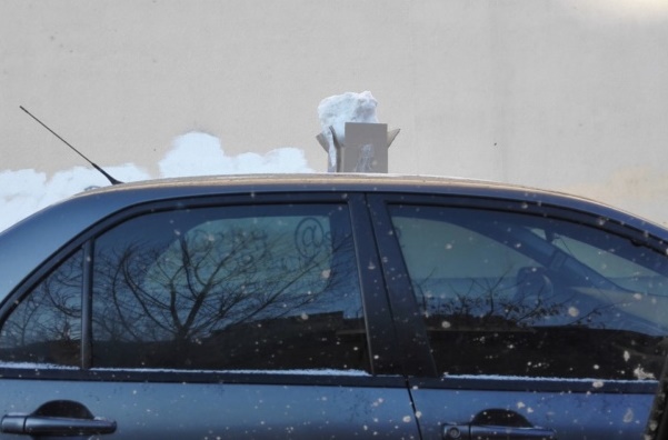 Героя парковки проучили снегом