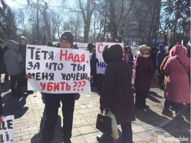 У стен парламента прошло два митинга