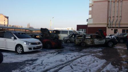 Ночью в Киеве сгорело пять автомобилей