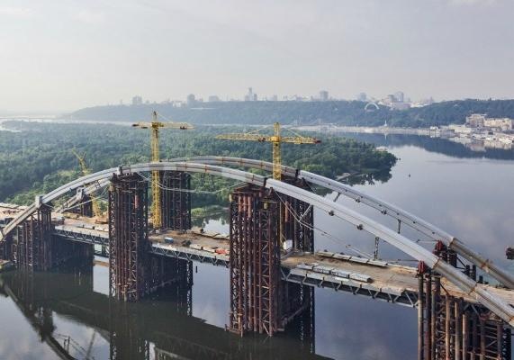 По Подольскому мосту промчались трансформеры (видео)