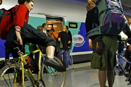 Киевляне требуют разрешить перевозку велосипедов в метро