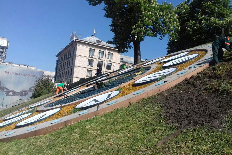 В Киеве создают цветочные часы (фото) 