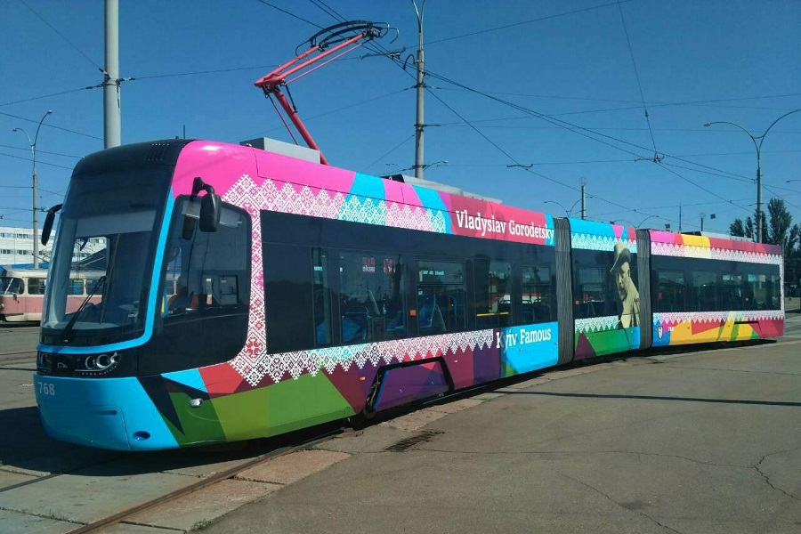 В Киеве запустили новый именной трамвай