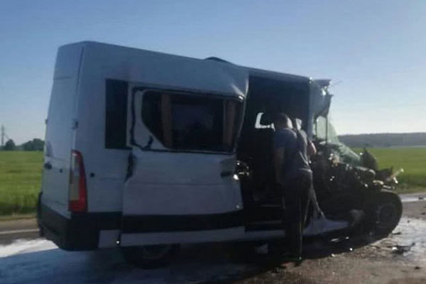 По дороге в Киев разбился автобус с детьми