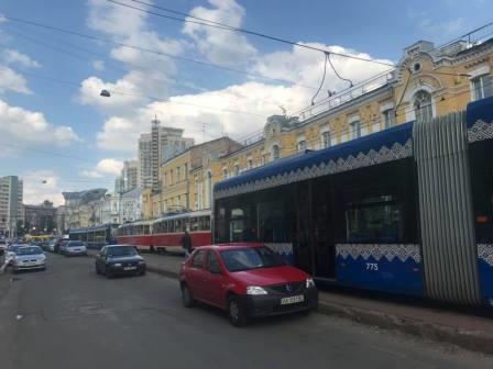 В центре Киева остановились трамваи