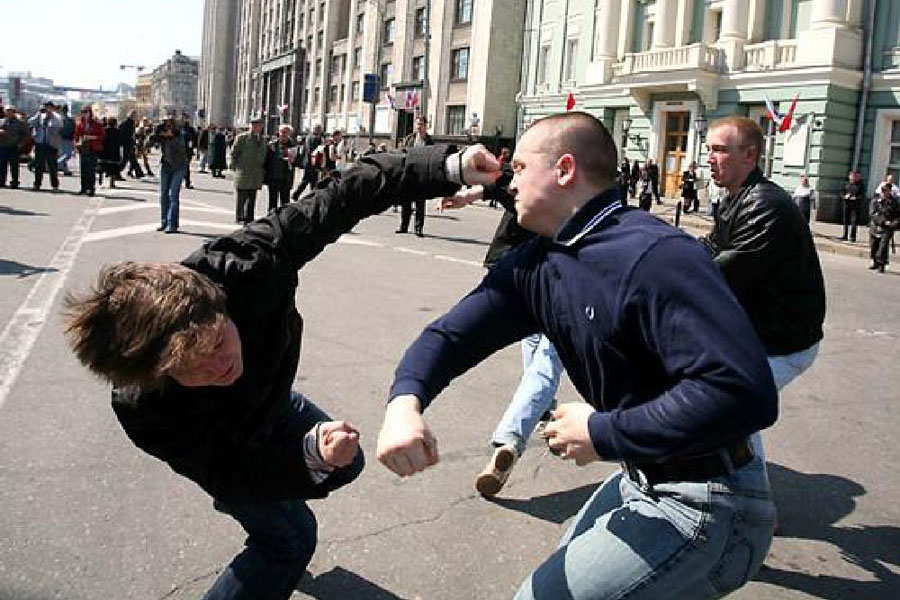 В Киеве малолетки подрались перед видеокамерой (видео)