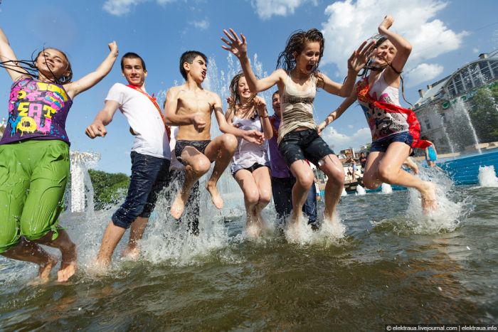 Как правильно купаться в киевских фонтанах