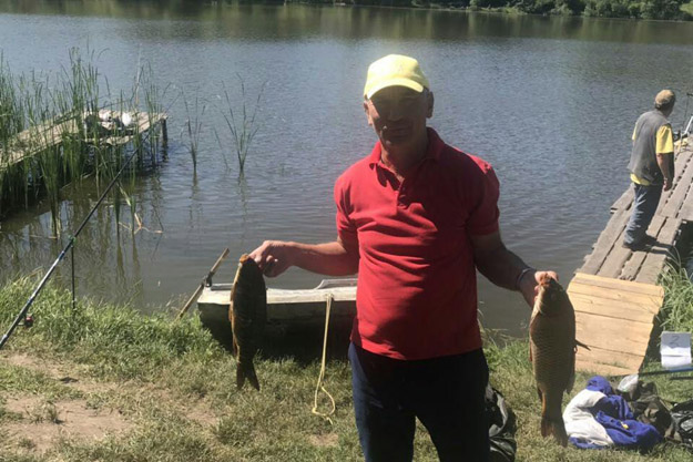 Киевские транспортники начали ловить рыбу
