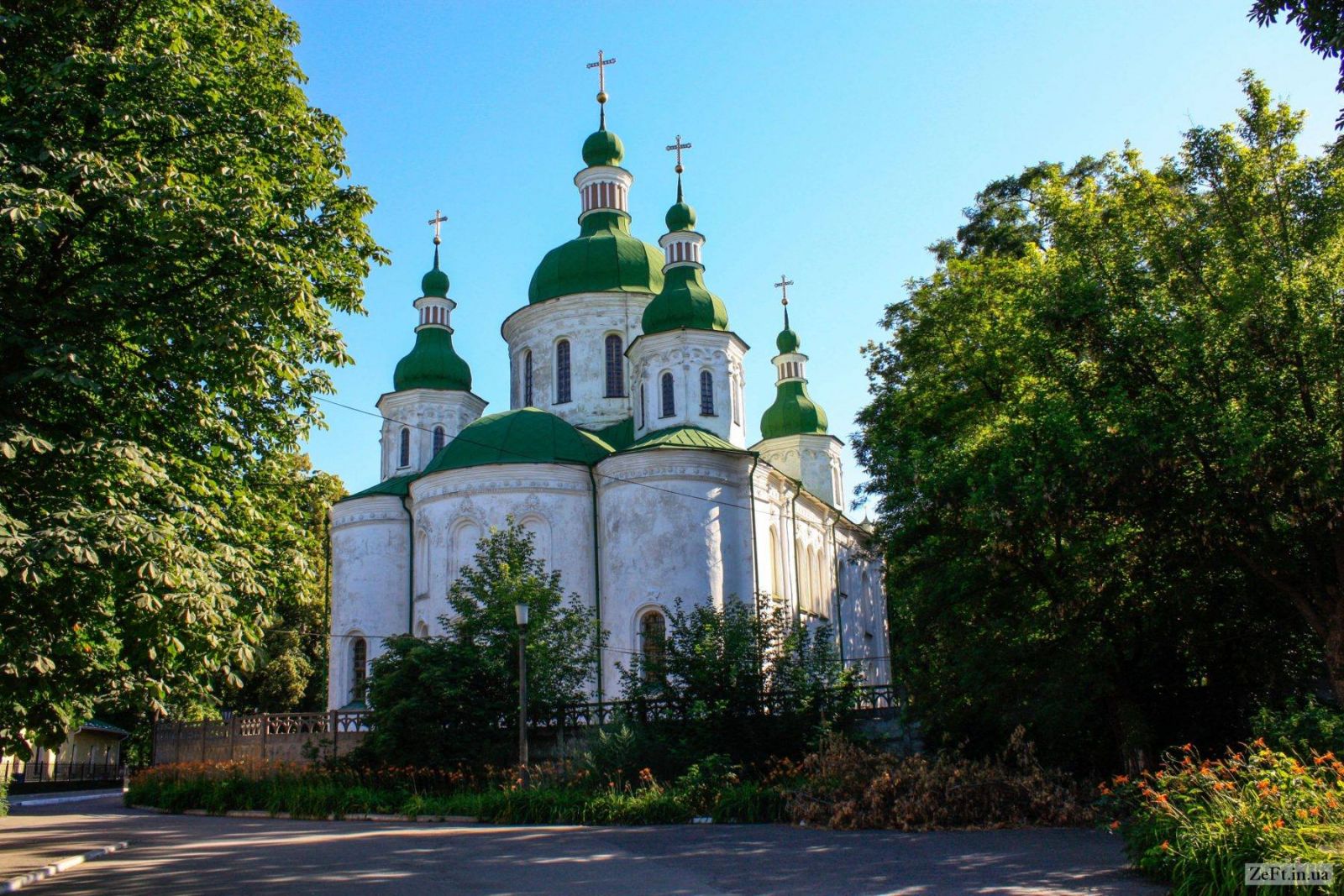 В Киеве реставрируют древнейший храм