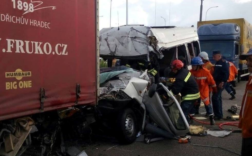 В аварии на киевской трассе погибли 10 человек