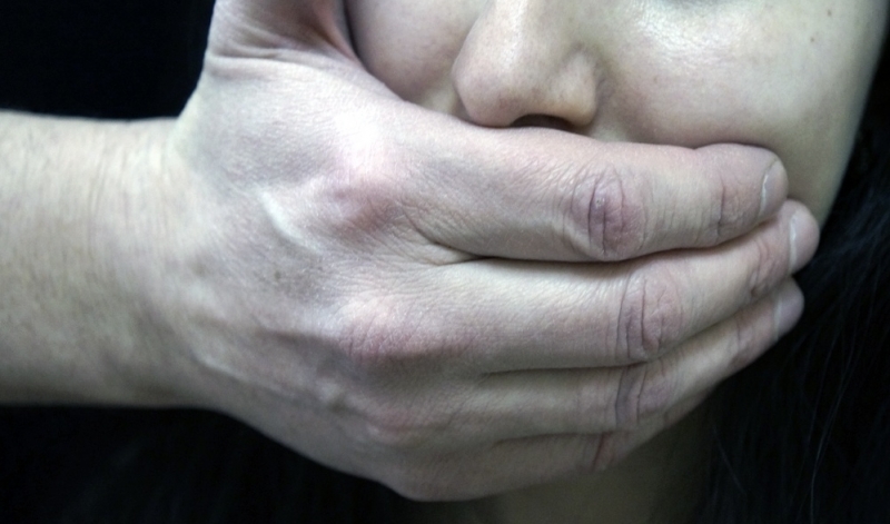 Под Киевом изнасиловали молодую девушку