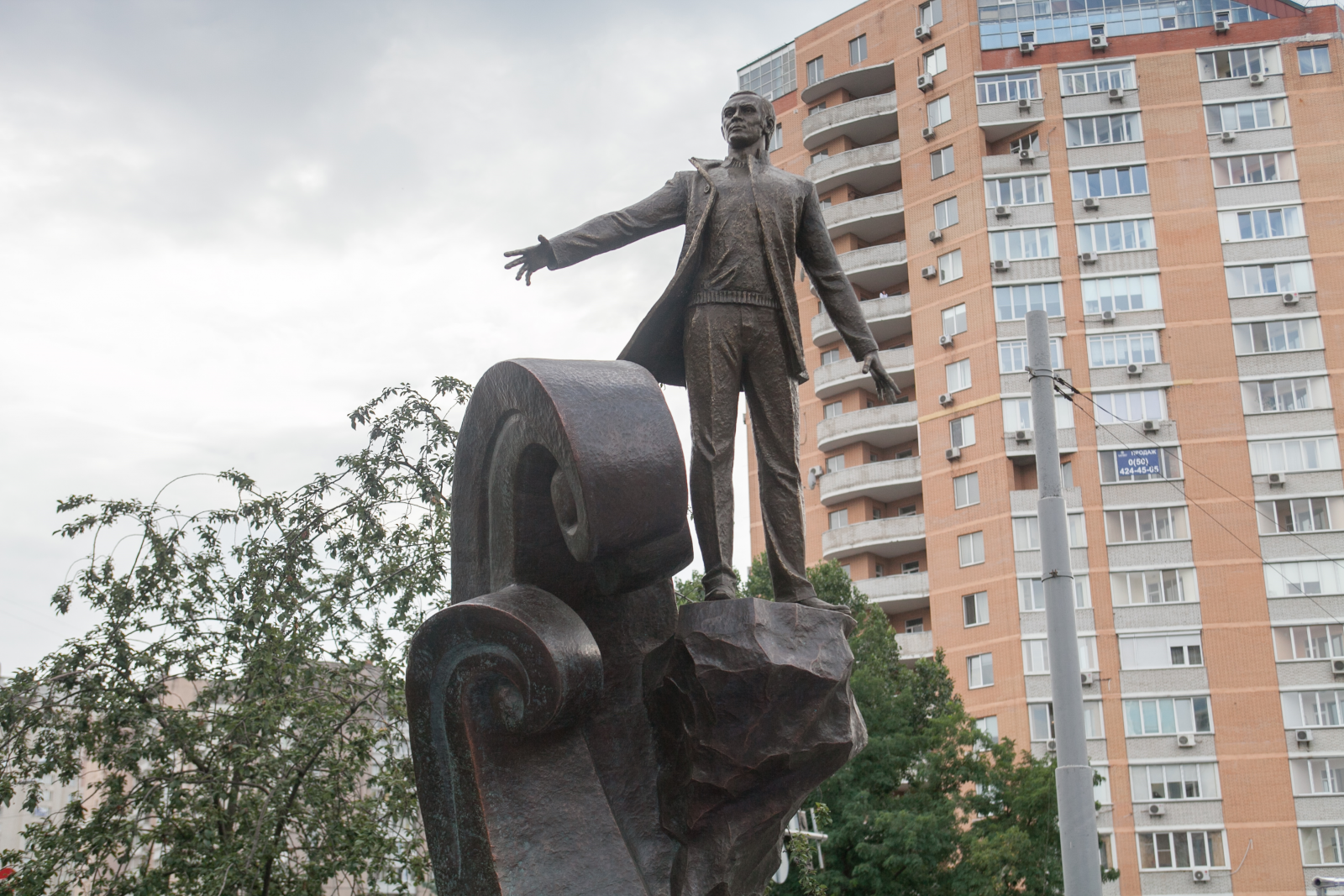 В Киеве установили памятник Муслиму Магомаеву