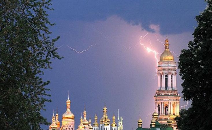 Грозы и шквалы: в Киеве объявлено штормовое предупреждение