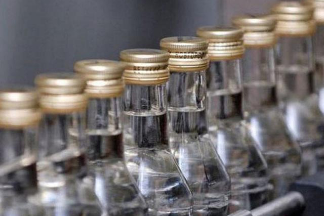 На Киевщине провели облаву на производителей "паленого" алкоголя