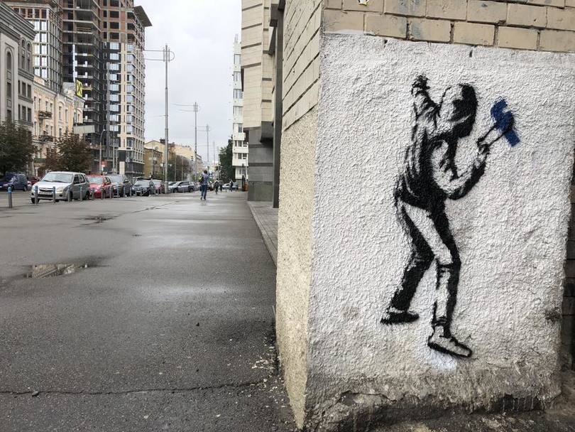 Знаменитый художник отказался от авторства киевских граффити