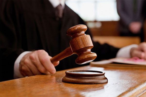 Адвокаты устроили демарш в Оболонском суде