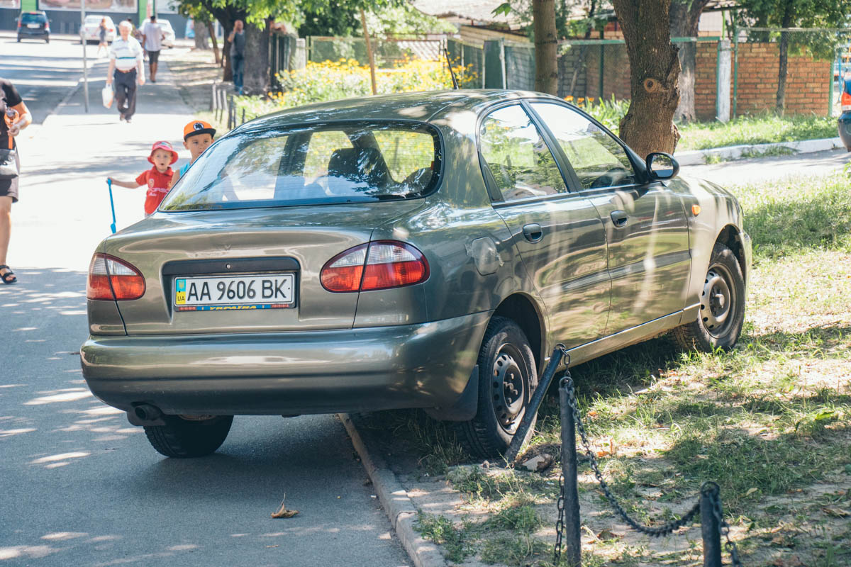 В Киеве водитель потерял сознание за рулем