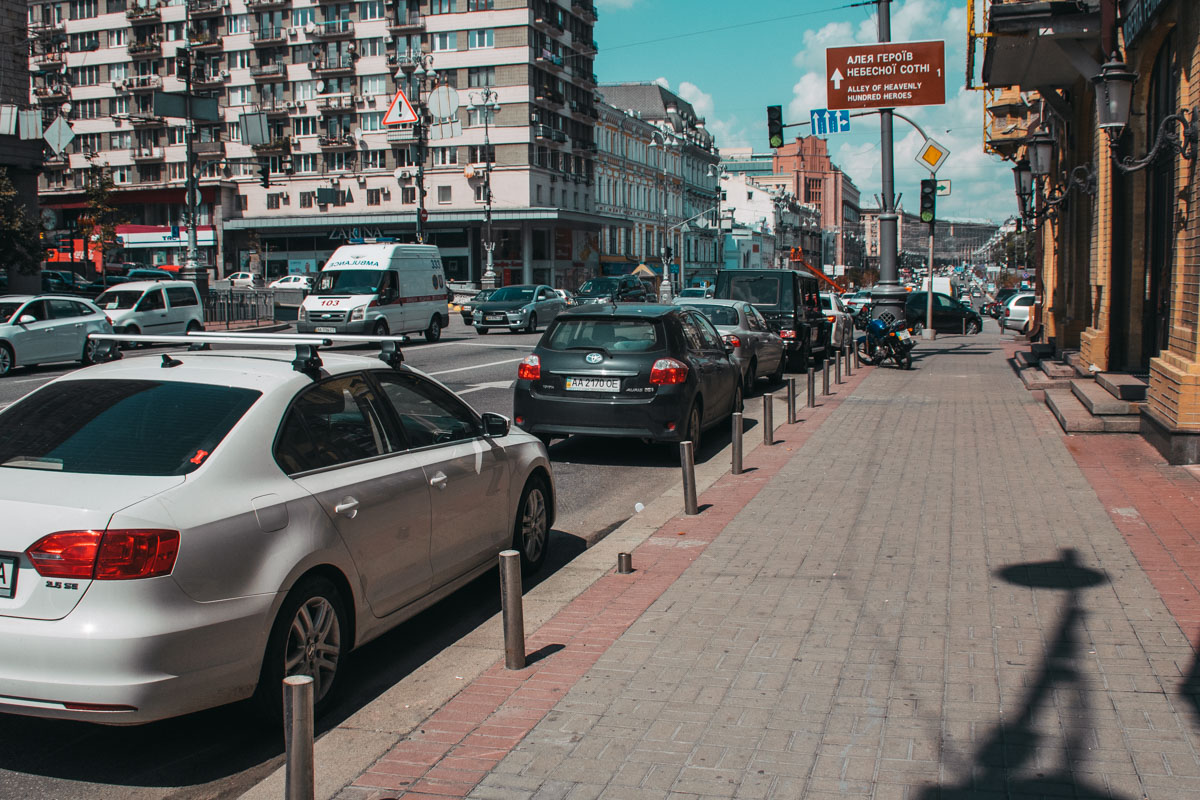 Киевские водители не смогут ездить по тротуарам (фото)